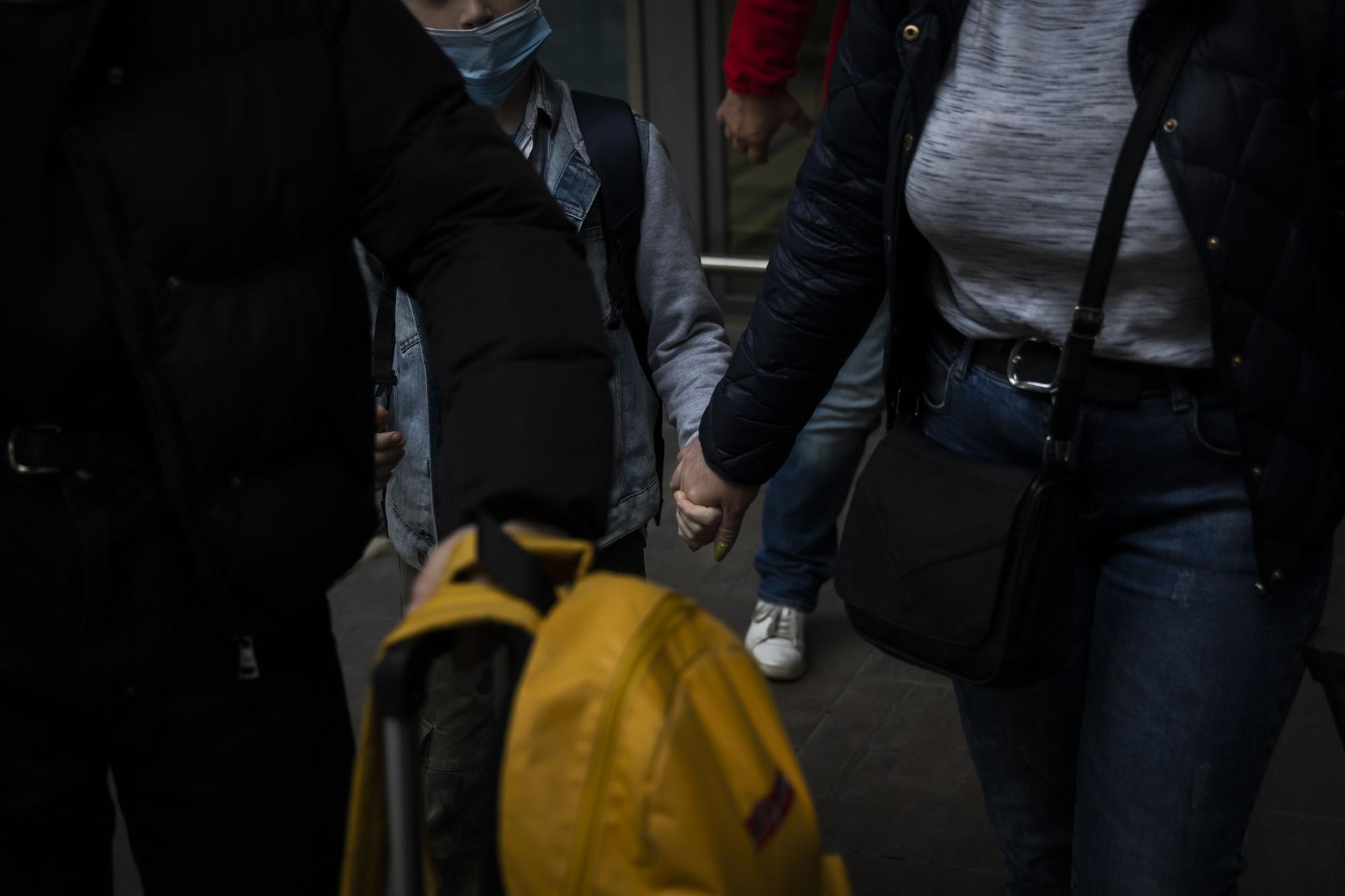 Llega a València un avión con 14 menores ucranianos con discapacidad