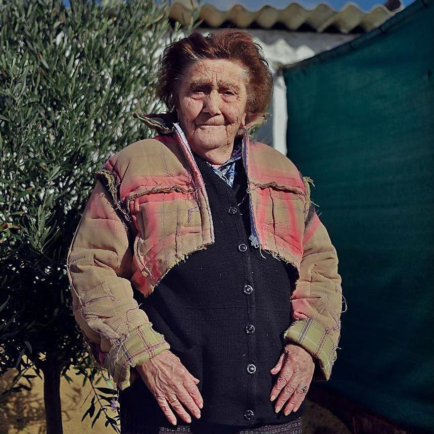 Feliciana, de 93 años, con una chaqueta presentada en la Madrid Fashion Week