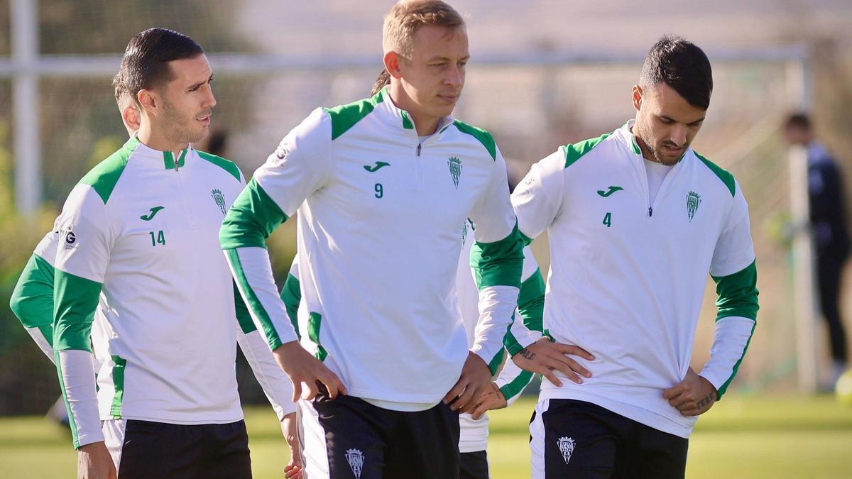 Guardiola, Obolskii y Álex Martín, en un entrenamiento.