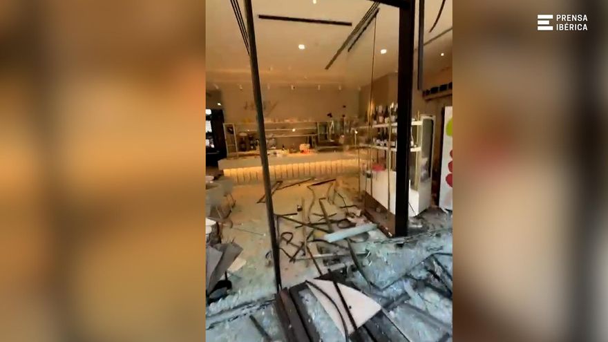 El momento en que un ataque con misiles rusos destroza una cafetería en Kiev