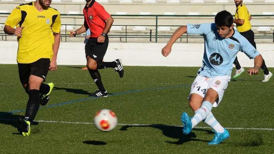 El Moaña ganó ayer en su campo al Sporting Guardés. // G.Núñez