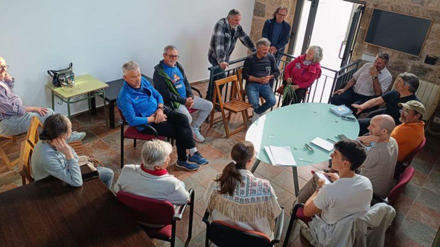 Una de las reuniones vecinales del BNG. | FdV