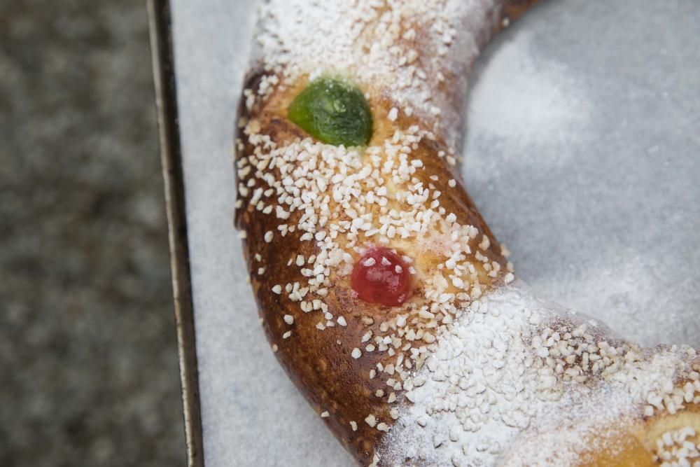 Así se elabora el roscón de Reyes en Busto