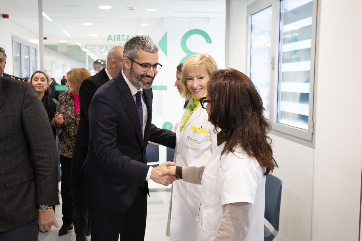 El delegado del Gobierno, Francisco Lucas, durante la visita al centro de salud de Molina de Segura.