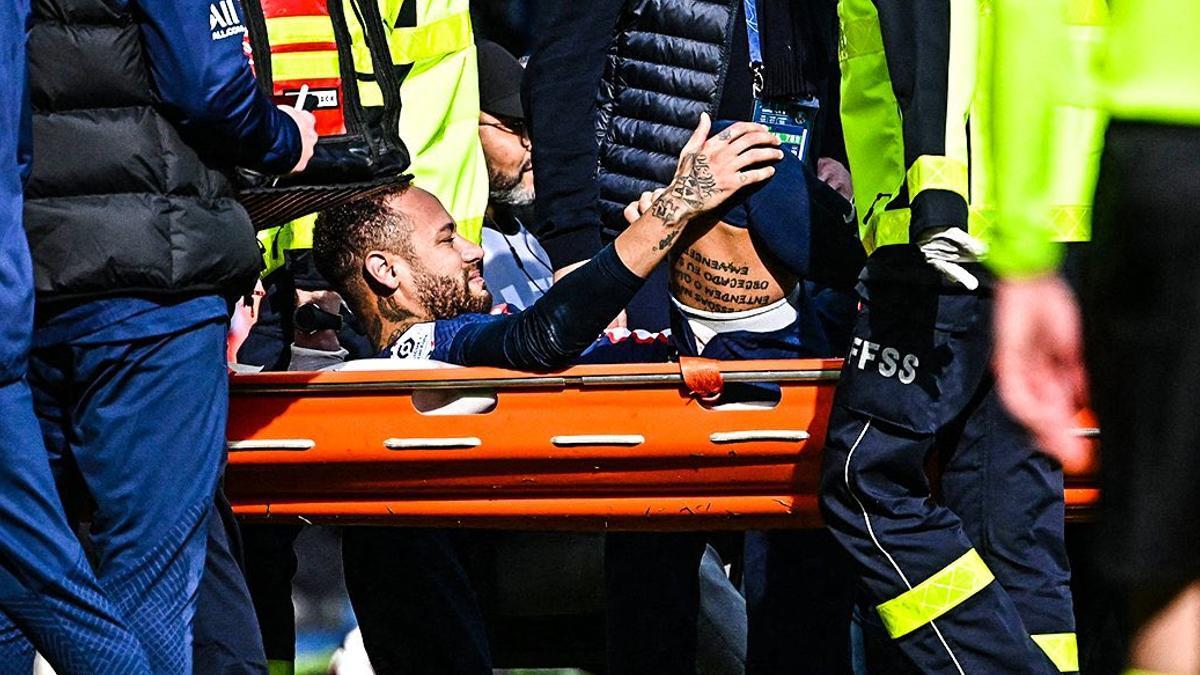 Galtier, sobre la lesión de Neymar: "Es un esguince en su tobillo derecho"