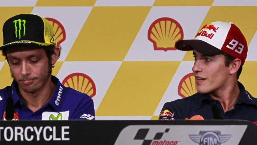 Marc Márquez y Valentino Rossi en el pasado GP de Malasia.
