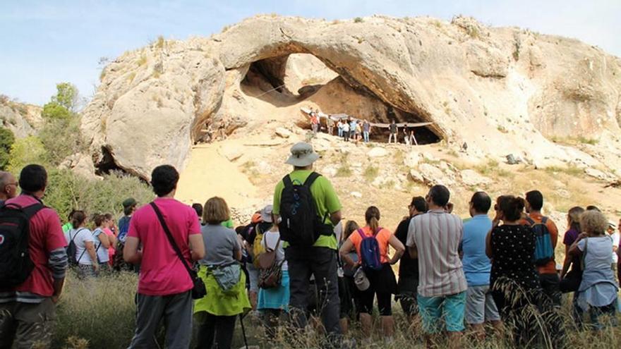 La cueva del Arco de Cieza es muy rica en patrimonio rupestre.