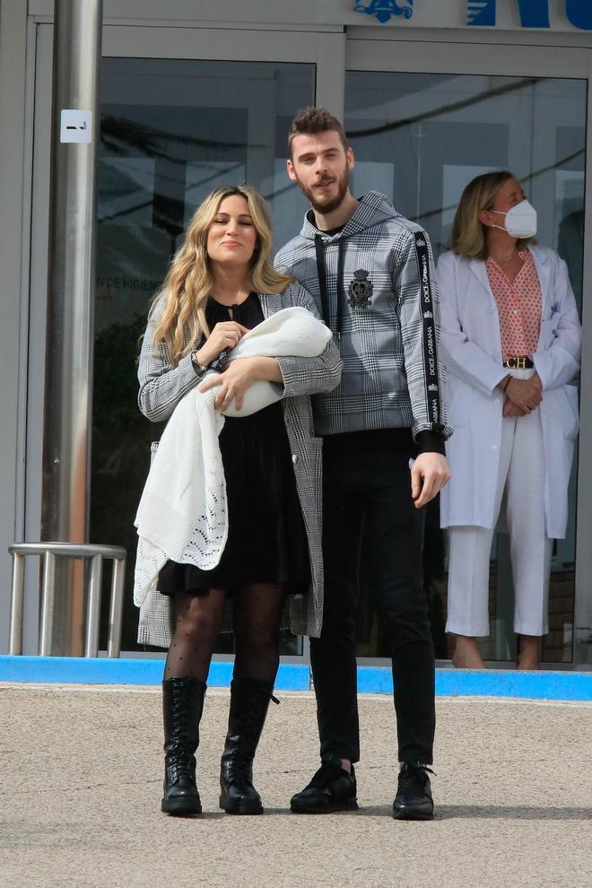 Edurne y Davi De Gea a la salida del hospital