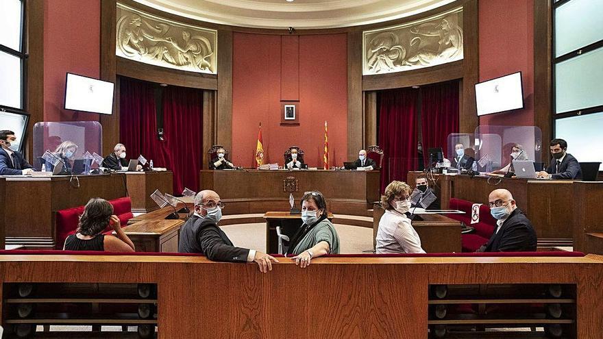 Els acusats de l&#039;antiga Mesa del Parlament neguen il·legalitats i denuncien persecució