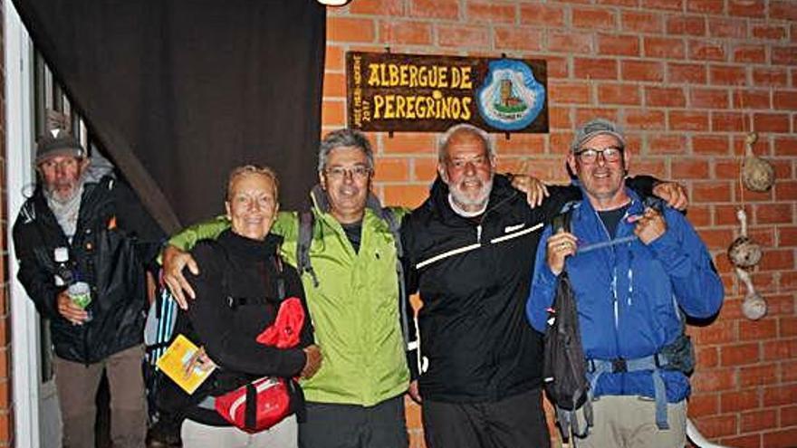 Peregrinos de diferentes procedencias en el albergue tabarés.