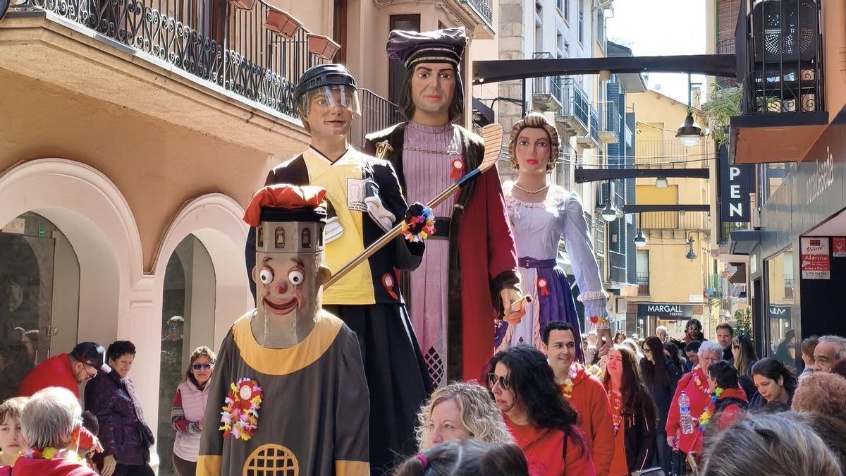Els gegants de Puigcerdà al carrer Major