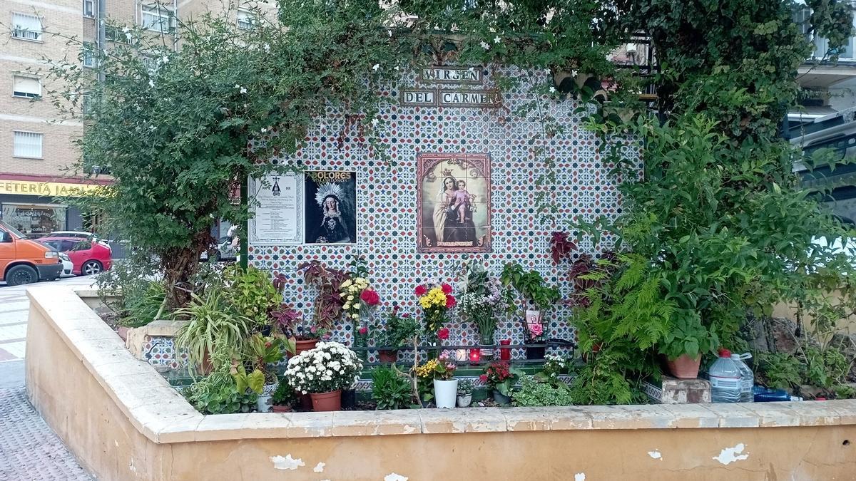 El panel con la Virgen del Carmen, esta semana en Los Girasoles.