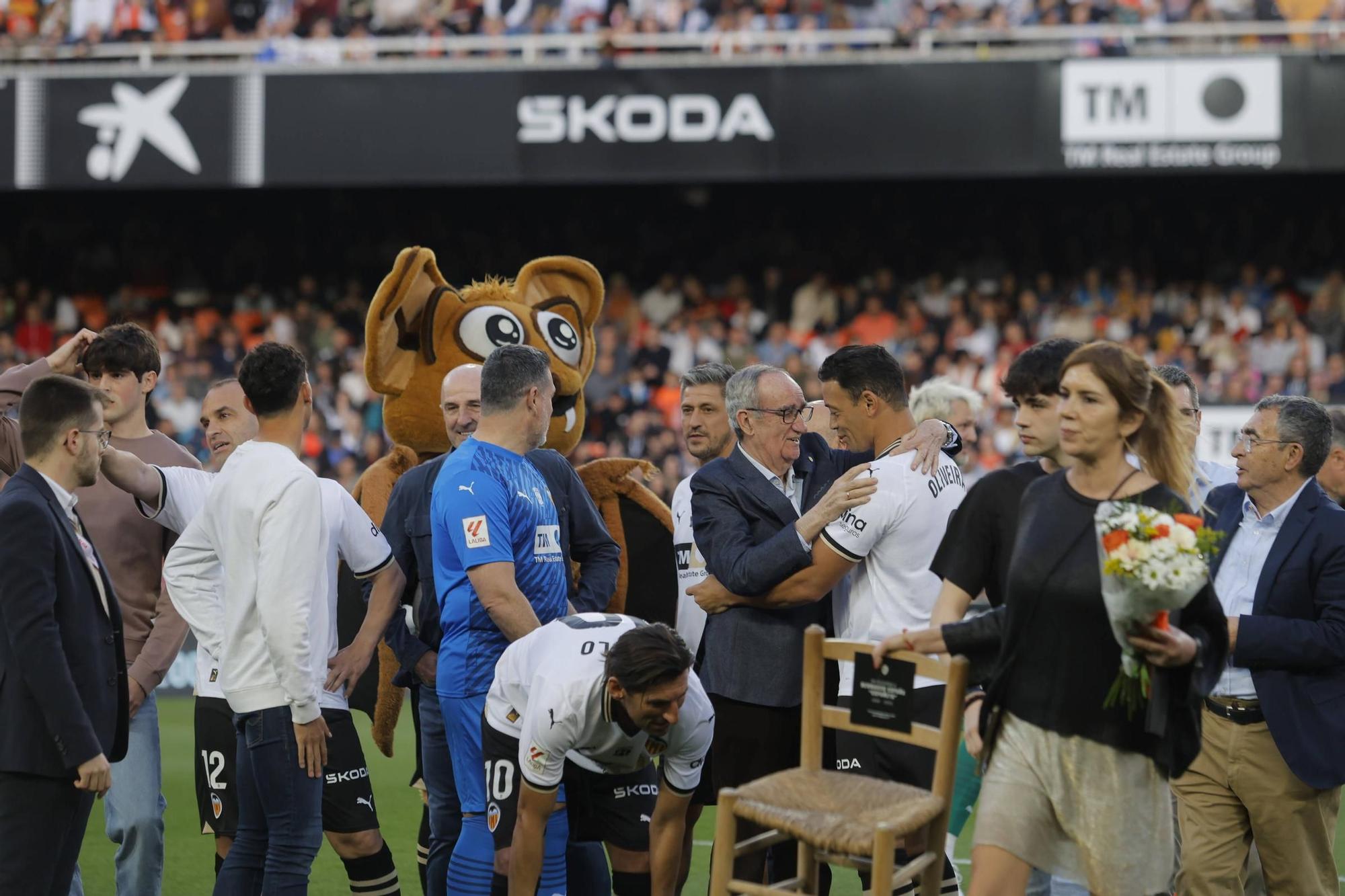 ¡Qué recuerdos! Las fotos del homenaje al Valencia del Triplete