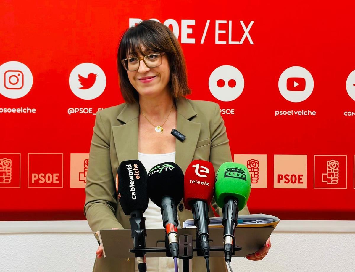 La edil Patricia Maciá en la sede del grupo socialista en Elche