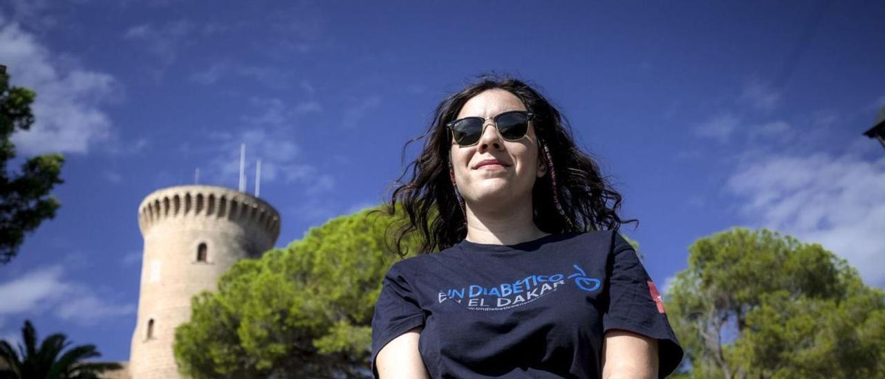 La mallorquina  Sonia Ledesma, frente al Castell de Bellver.