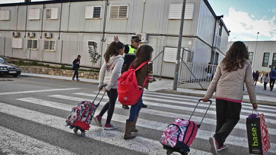 Los alumnos del Bracal asisten a clase en aulas prefabricadas.