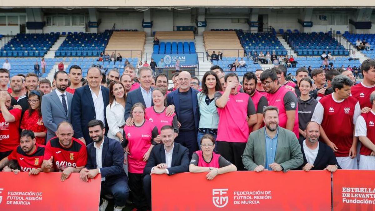 Colaboración de Estrella de Levante en la Liga Súper Fútbol 8.