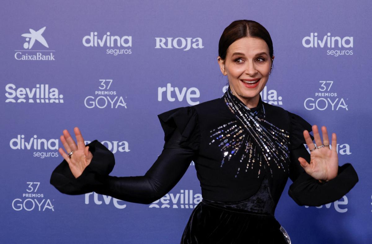 Juliette Binoche  REUTERS Marcelo del Pozo.jpg