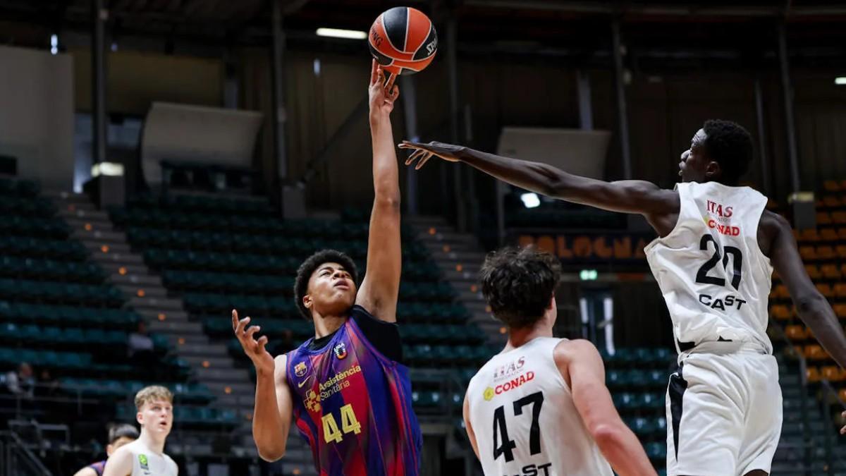 Joaquim Boumtje Boumtje está brillando en Bolonia con la camiseta del Barça