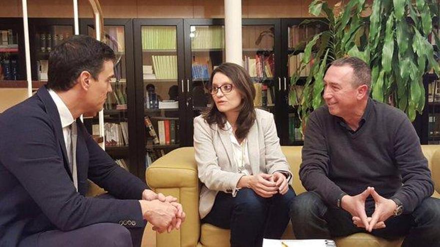 Sánchez, Oltra y Baldoví, durante la reunión.