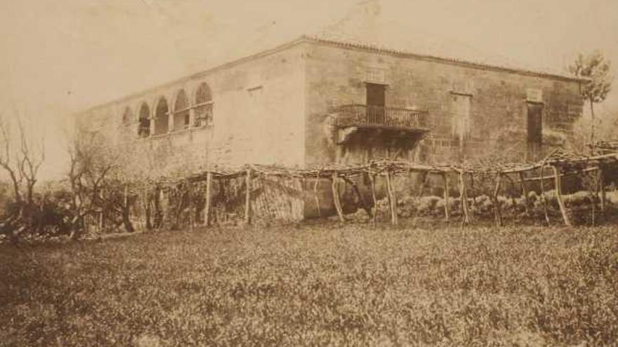Vista exterior del Pazo de Liñares, en torno a 1890.  // Francisco Zagala (Museo de Pontevedra)