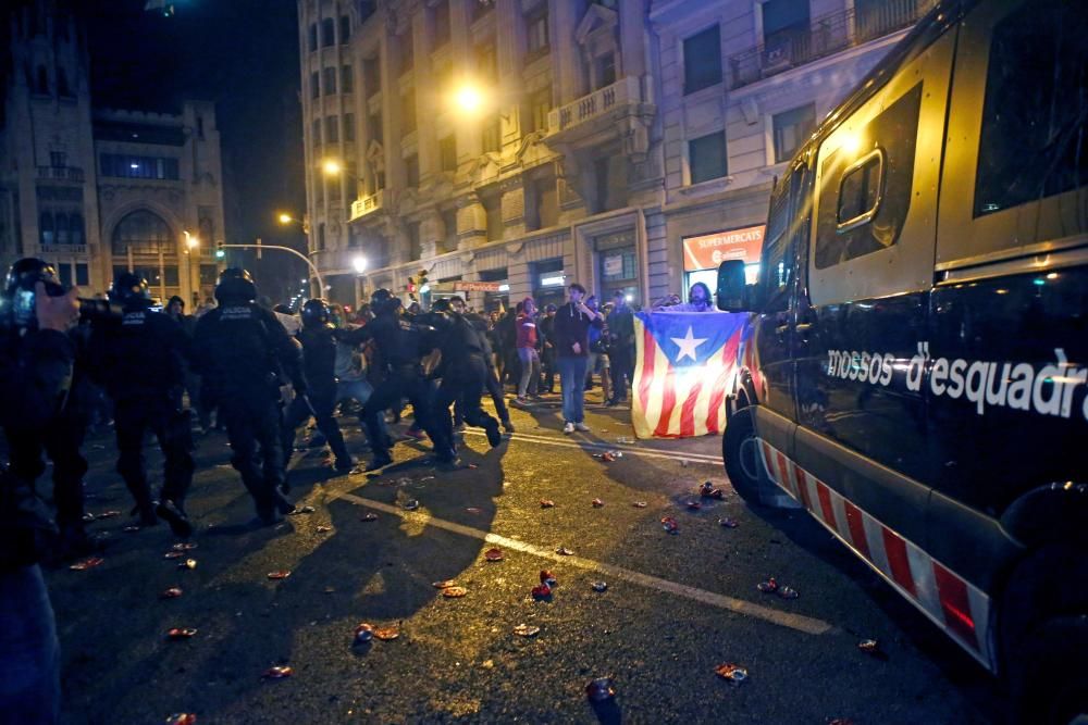 Protesta frente a la Jefatura de Vía Laietana