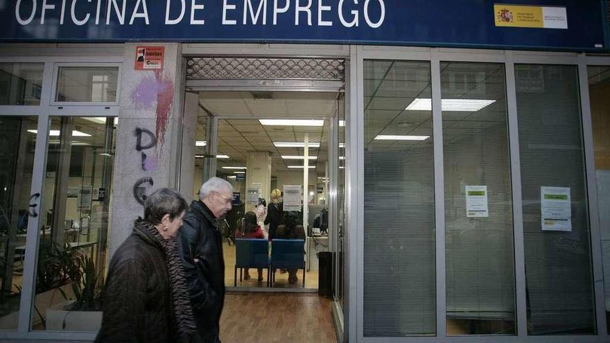 Fachada de una oficina de empleo en A Coruña.