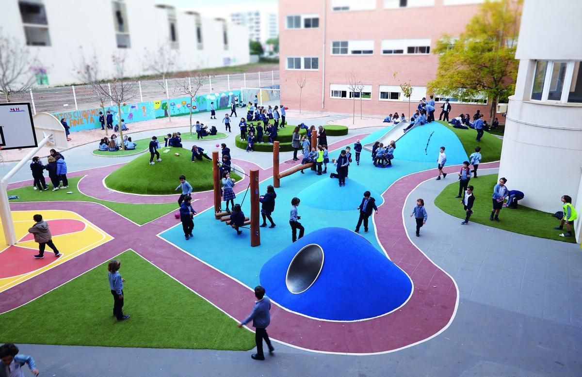 A lo largo de más de cinco décadas, San Cristóbal ha evolucionado y adaptado a las nuevas realidades educativas y sociales.