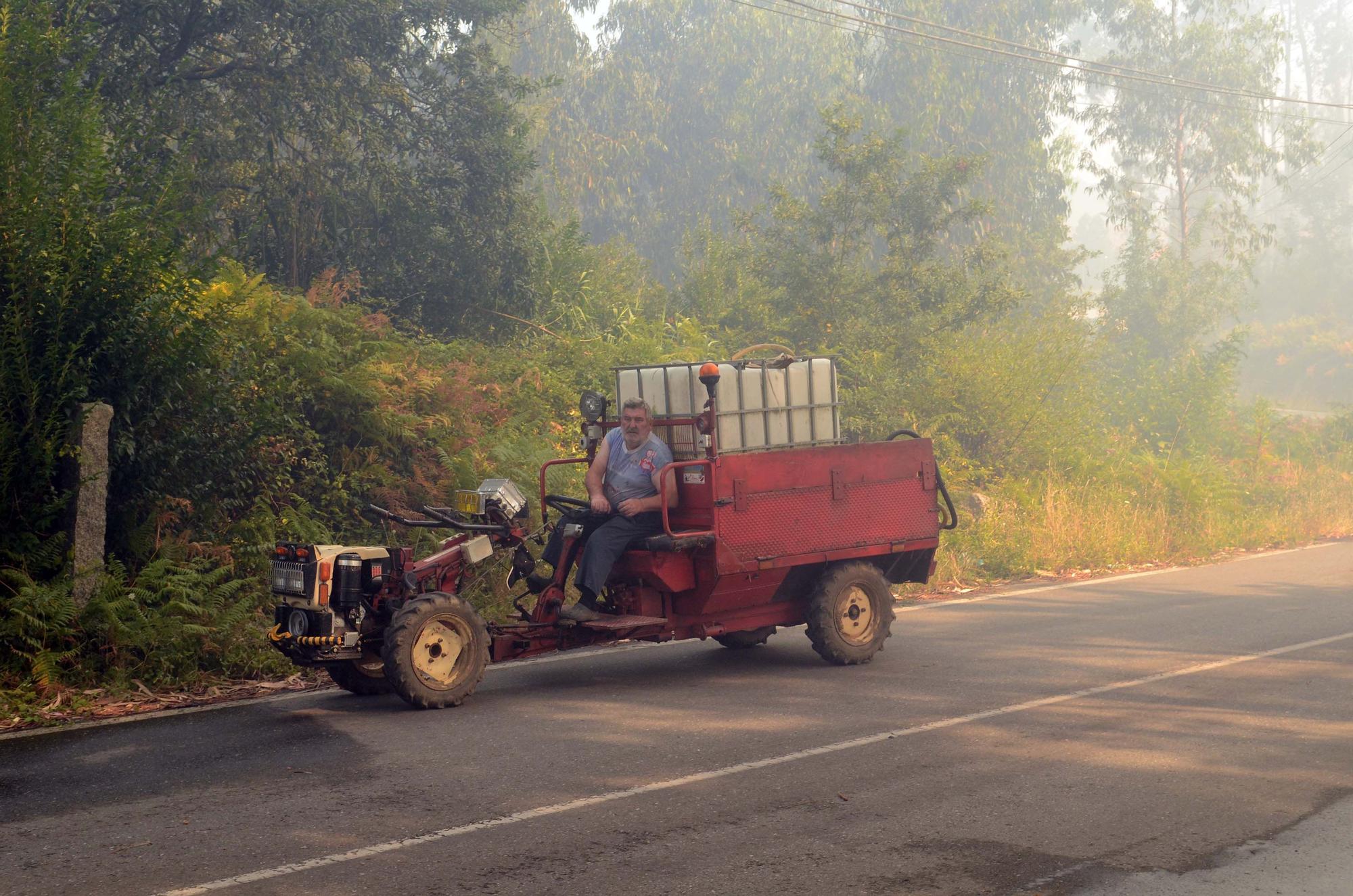 Incendios en Galicia: Vilagarcía y su comarca luchan contra el fuego