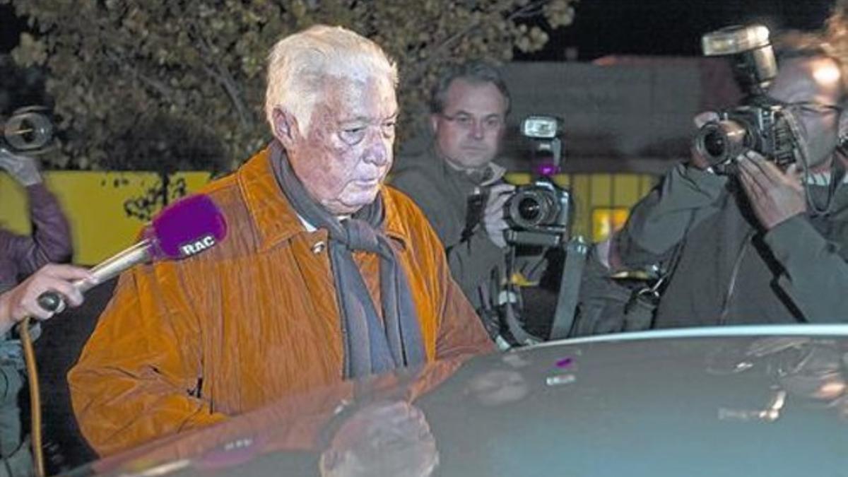 Alavedra sale de la cárcel de Brians 2, en Sant Esteve Sesrovires (Baix Llobregat), el 7 de diciembre del 2009.