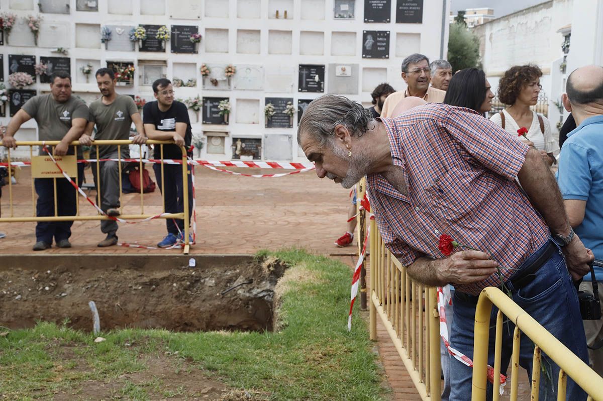 Exhumaciones de represaliados en el cementerio San Rafael