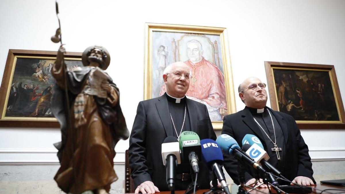 Monseñor Julián Barrio y monseñor Francisco José Prieto, confirmado como nuevo arzobispo de Santiago