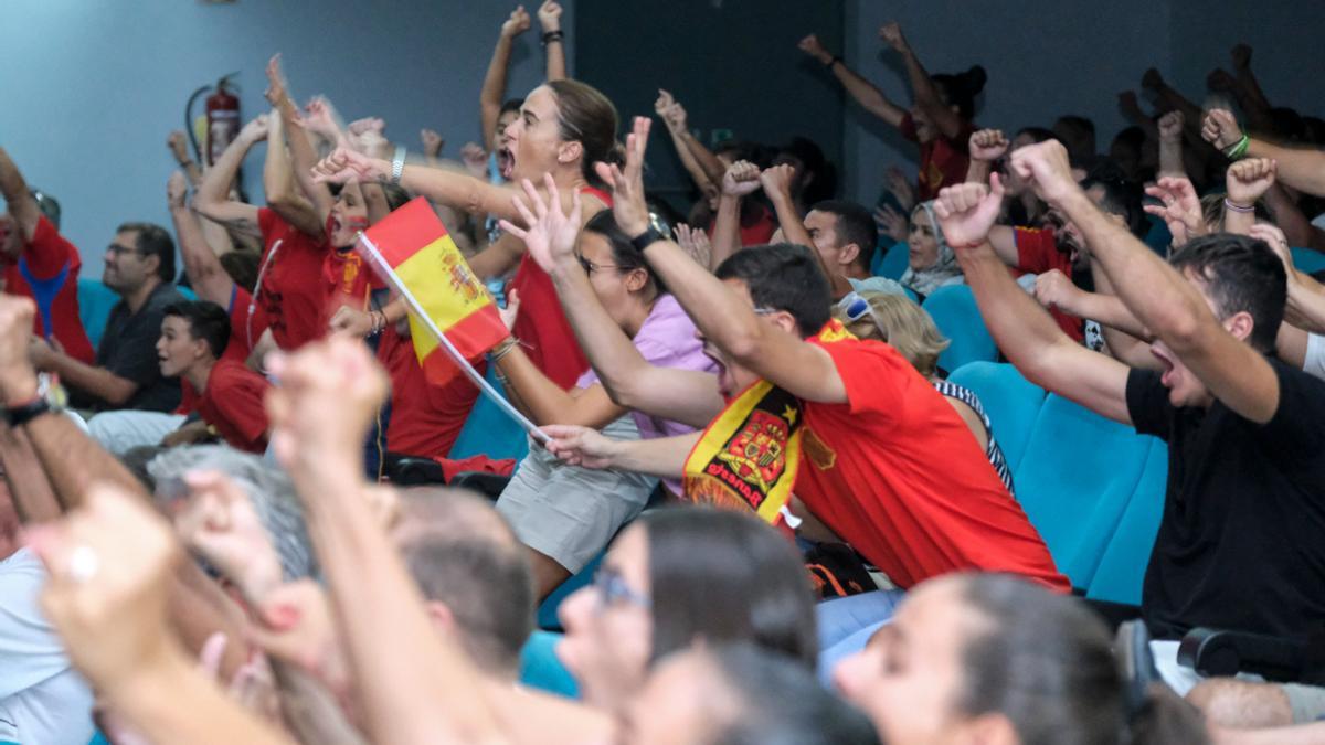 El Teatro Juan Ramón Jiménez vibra con la victoria de la Selección Española