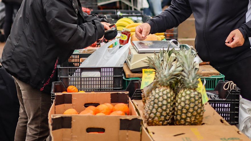 Agentes en prácticas y Policía Local intervienen en Badajoz 300 kilos de frutas y hortalizas sin control