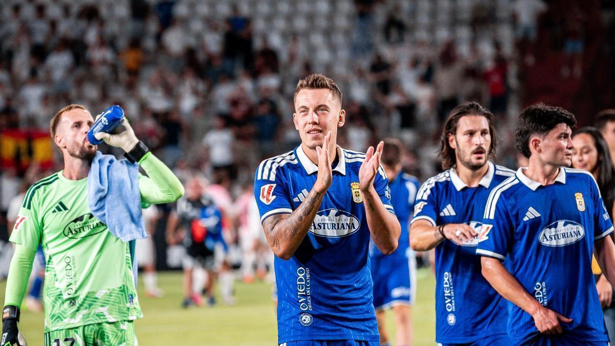 Isfan celebra la victoria del Oviedo en Albacete.