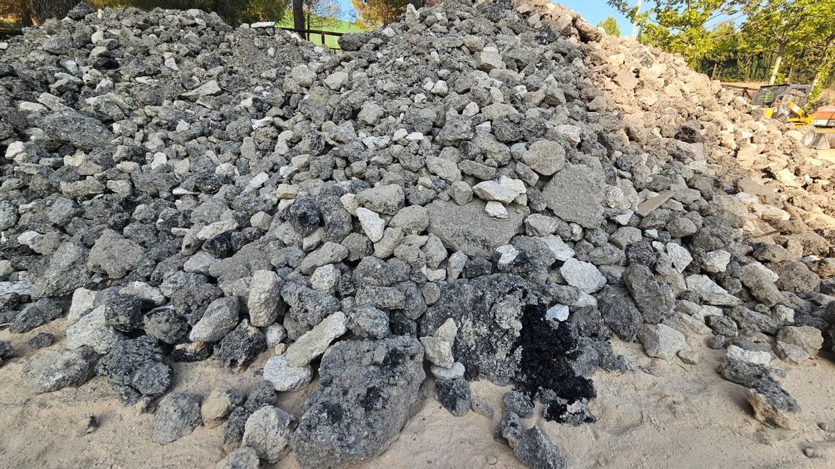 Imagen de la empresa denunciante con los materiales supuestamente prohibidos que se han empleado en la obra de Millena