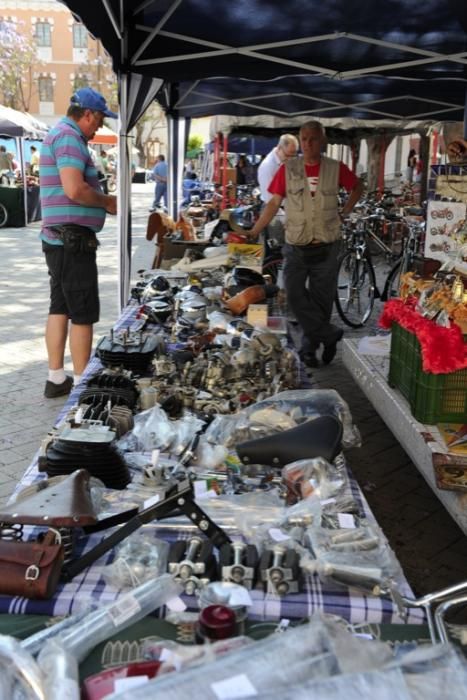 Lo coches antiguos conquistan  el Cuartel de Artillería