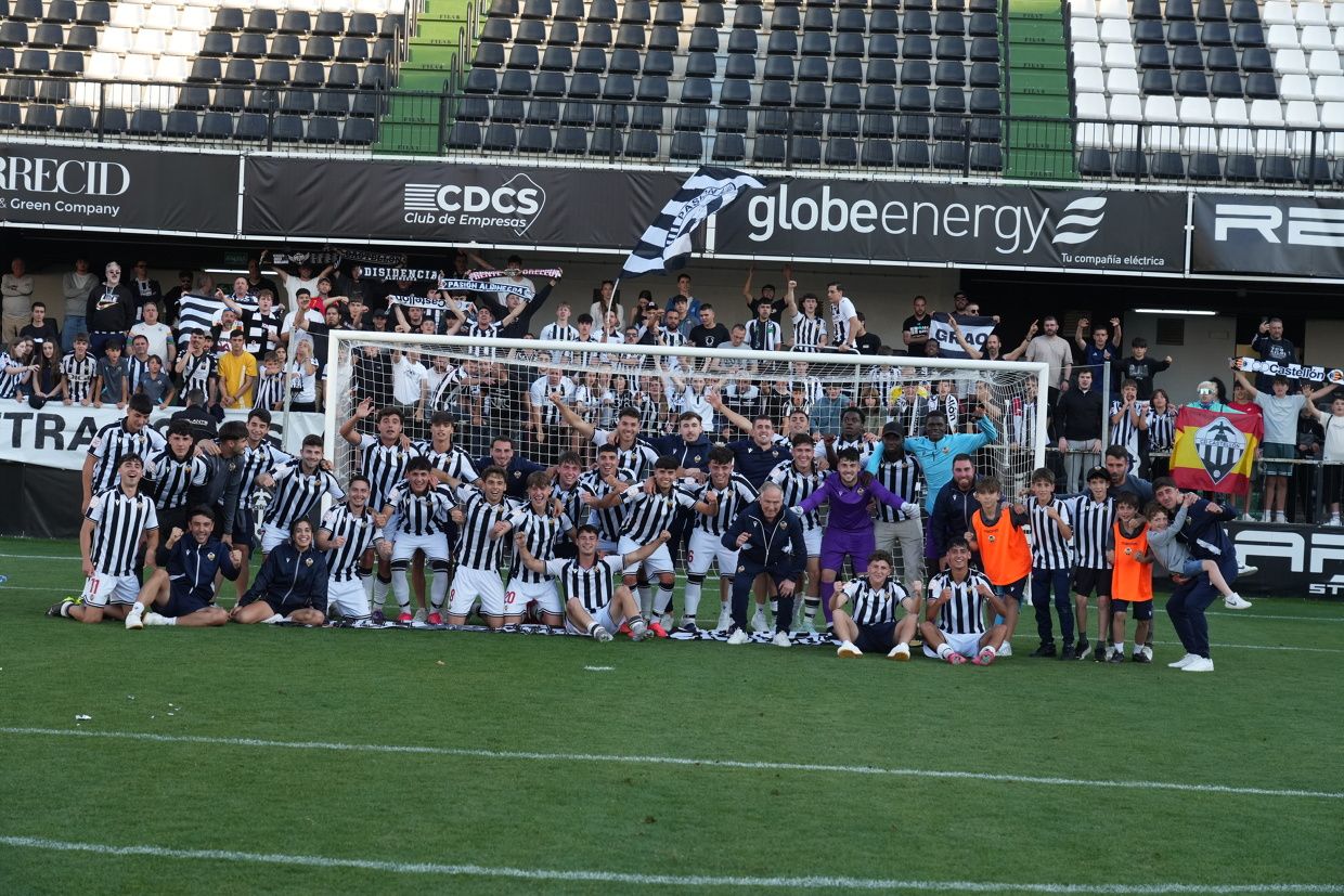¡Las mejores imágenes de la celebración del ascenso a Segunda Federación del Castellón B!