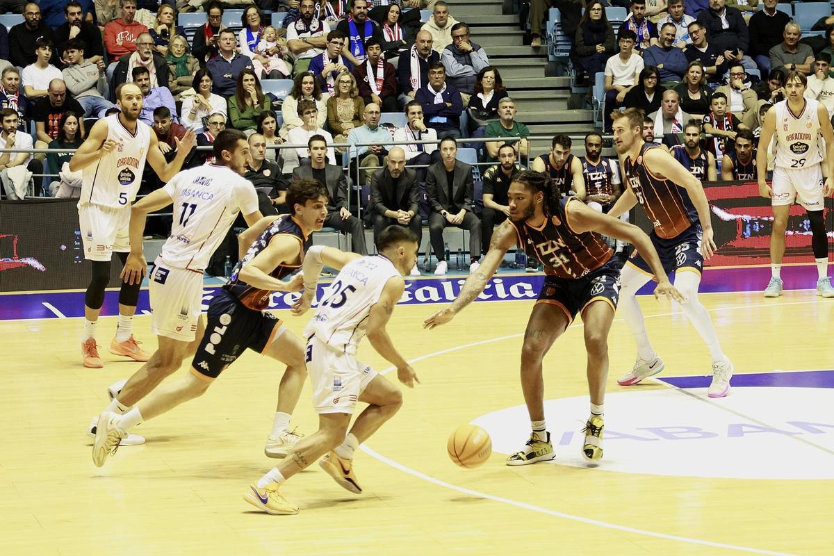 El Monbus Obradoiro - Tizona Burgos, en imágenes