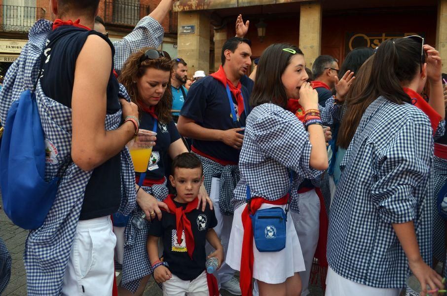 Así fue el desfile inaugural de las peñas