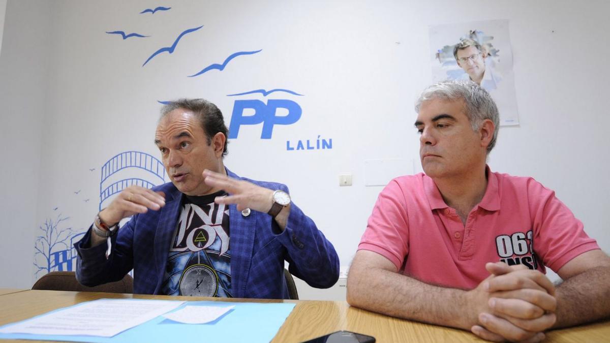 José Crespo y Javier Blanco, en una rueda de prensa en la sede del PP.   | // BERNABÉ/JAVIER LALÍN