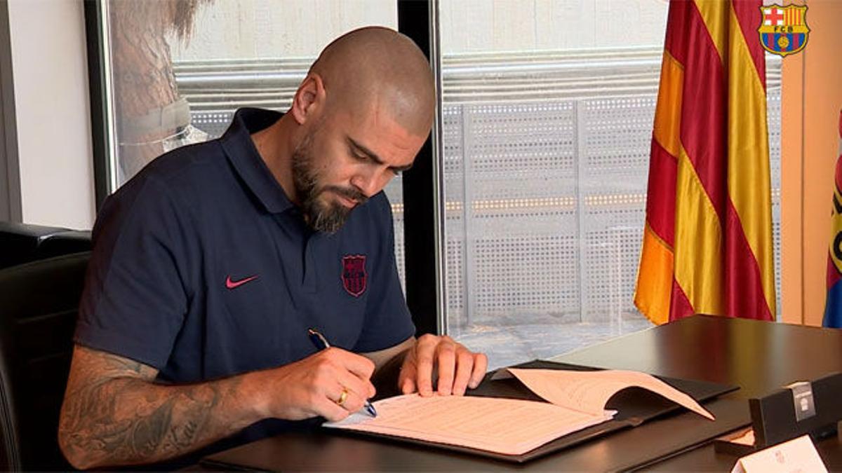 Así ha sido el acto de firma de Víctor Valdés como nuevo entrenador del Juvenil A