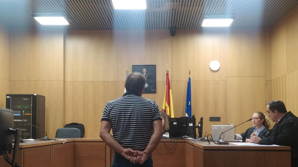 El acusado en el Juzgado de lo Penal 2 de Ourense