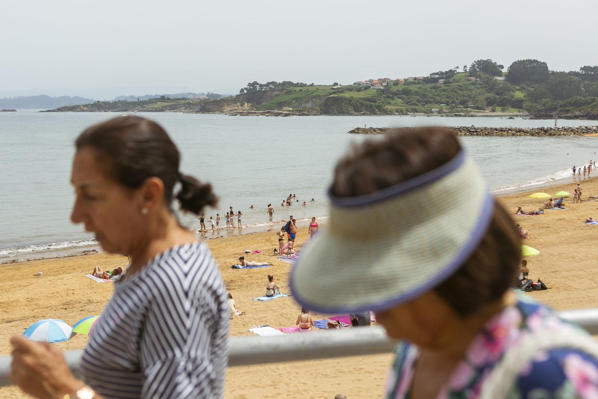 Así se sofoca el calor en la comarca de Avilés: de la playa a los parques
