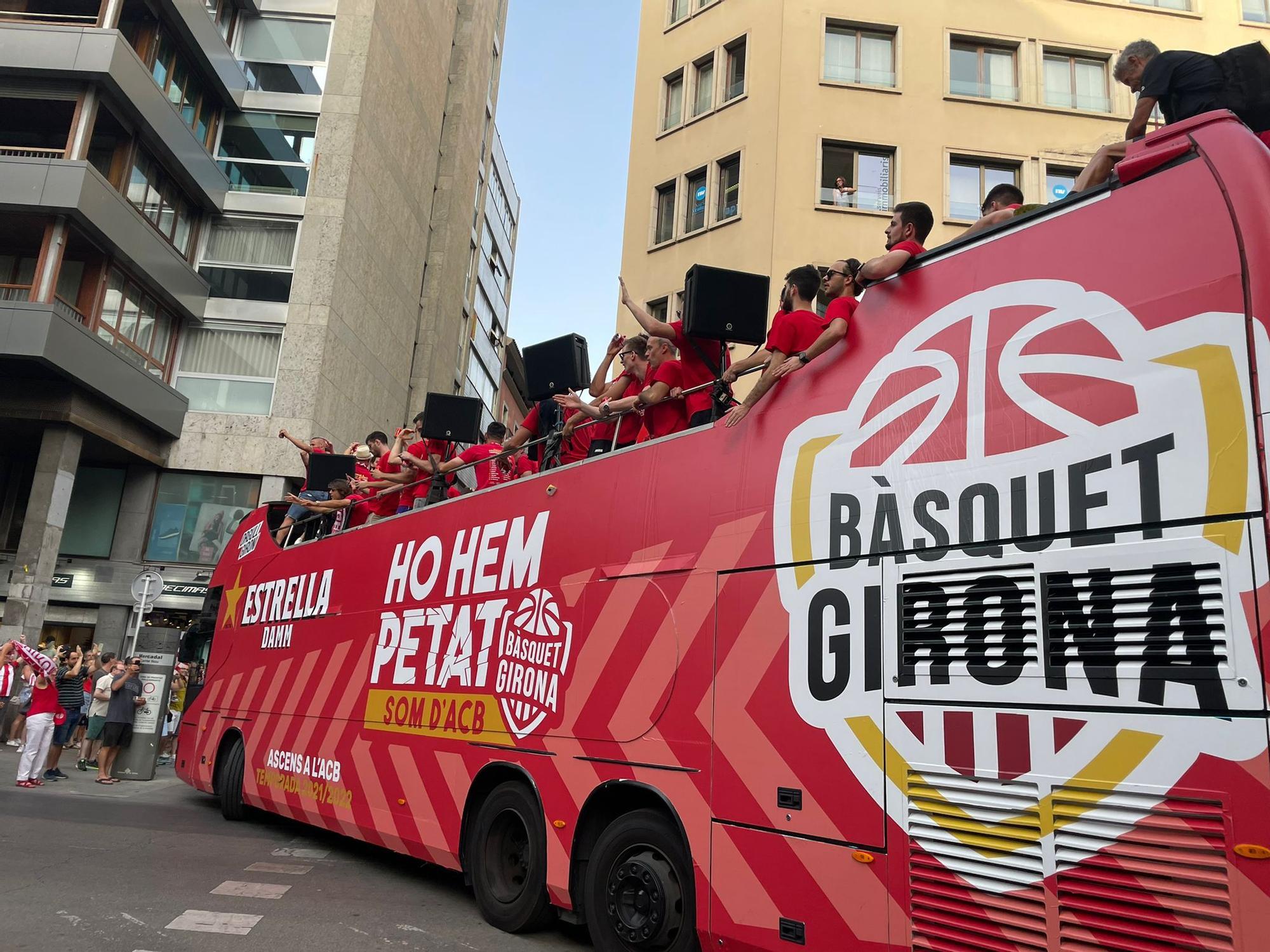 Les millors imatges de la rua de celebració del Girona i el Bàsquet Girona