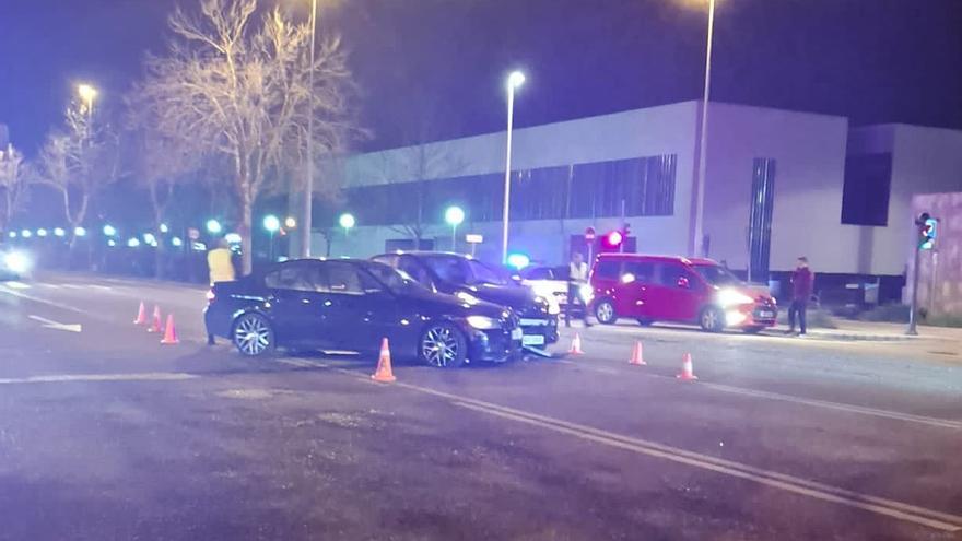 Accidente en Zamora: dos coches colisionan en el cruce del parking de Reyes Católicos