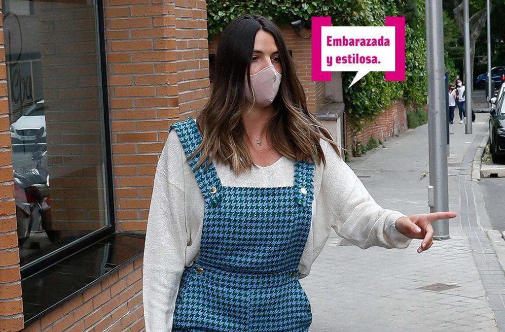 Laura Matamoros embarazada de su segundo hijo con peto de Uterqüe