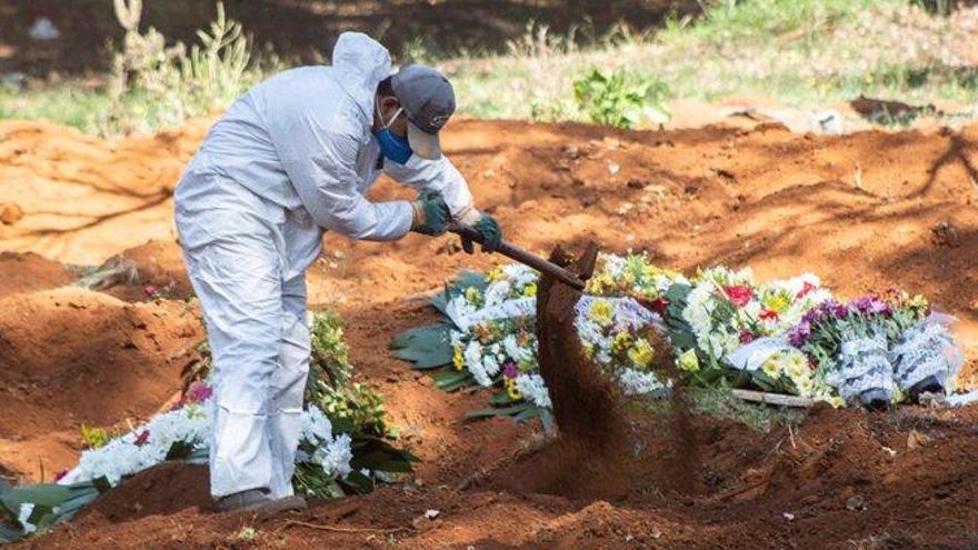 Brasil debe hacer frente al dengue, la gripe y el sarampión con la curva del covid al alza