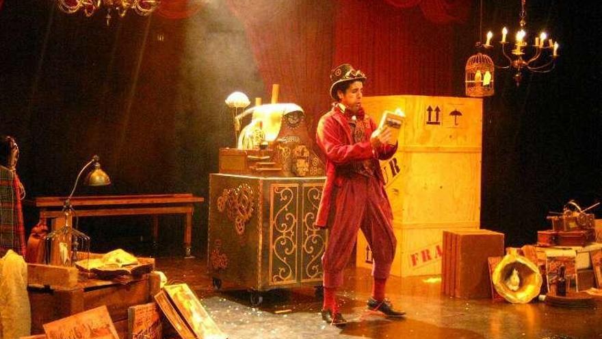 El mago Miguelillo, en una actuación ofrecida en el Latorre.