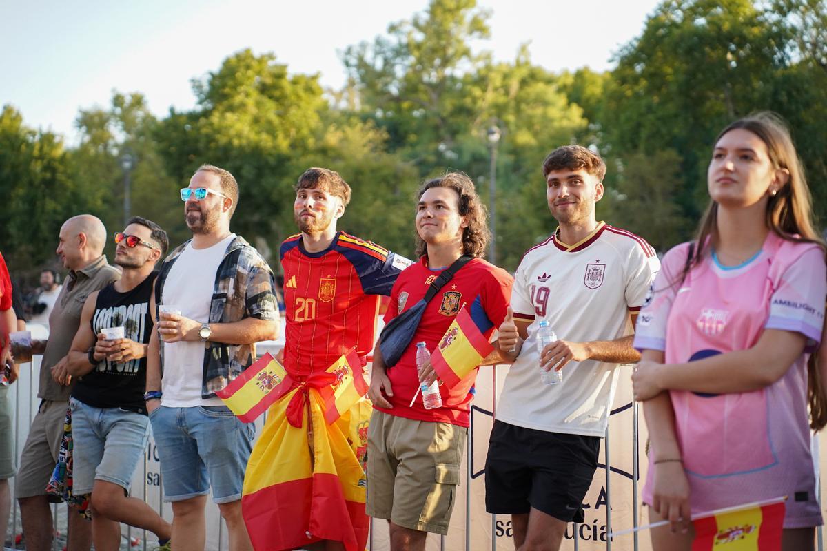 Así se vivió la semifinal entre España y Francia en la Plaza de España en imágenes Así se vivió la semifinal entre España y Francia en la Plaza de España en imágenes